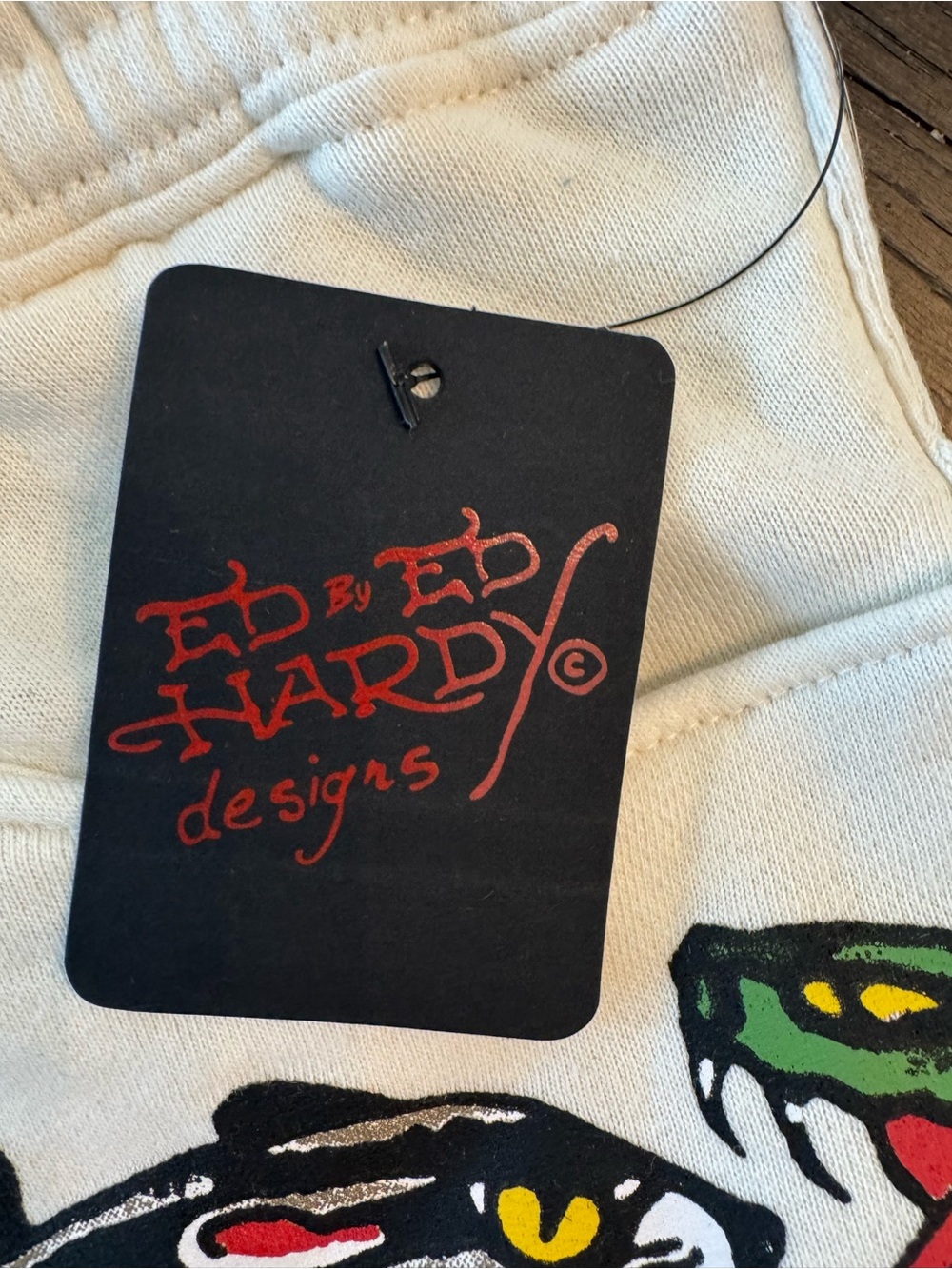 Ed Hardy Designs Men’s MED Fleece Shorts. Panther & Snake. Off-white. NWT - Picture 4 of 6